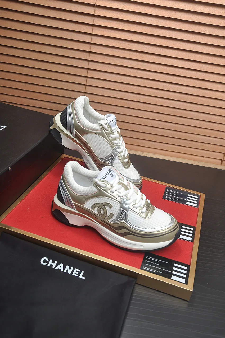 Men's shoes 💰600💶【CHANEL】(Chanel couple's model)👩‍❤️‍💋‍👨The latest all-season shoes🔥🔥The ultimate derivative model. Not only are you more fashionable on your feet, but wearing flat shoes can also lengthen your overall body shape ~ "Features" The simple upper is paired with conspicuous small fragrant cloth strips, which is fashionable and high-end. 💕💕Selected Chanel fabric for the upper, comfortable and soft fabric lining available in 5 colors 🐎Size: (women's 35-39, customized 40. Men's 38-44, customized 45)